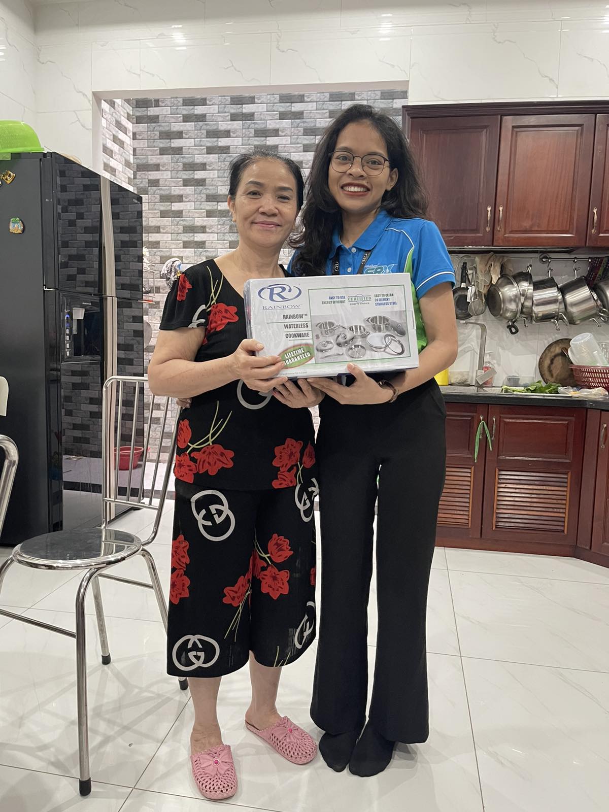 Khách hàng Bộ dụng cụ nấu ăn Nutristahl