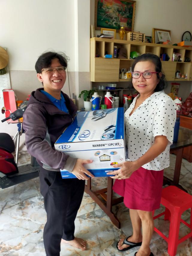 Khách hàng Bộ dụng cụ nấu ăn Nutristahl