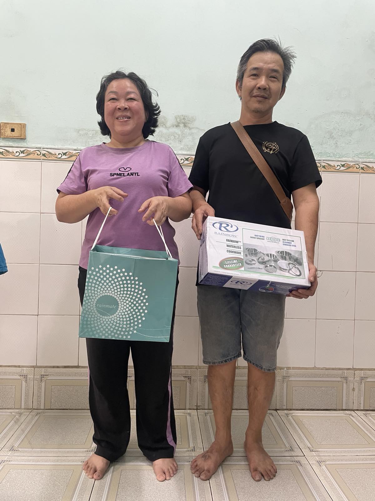 Khách hàng Bộ dụng cụ nấu ăn Nutristahl