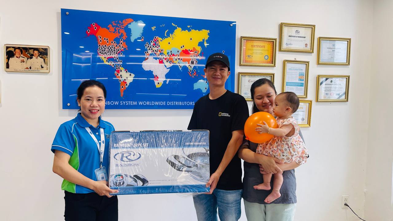 Khách hàng Bộ dụng cụ nấu ăn Nutristahl