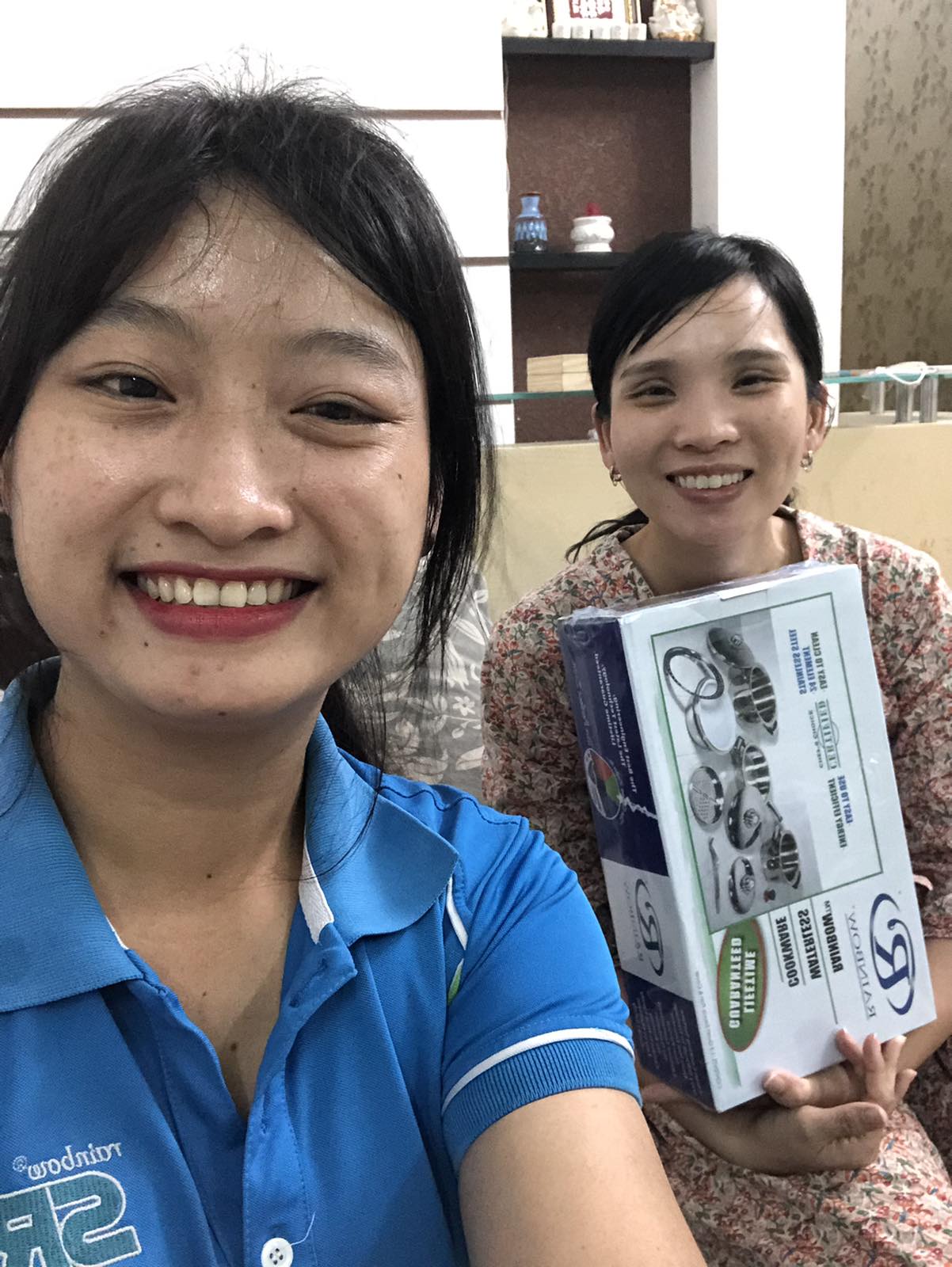 Khách hàng Bộ dụng cụ nấu ăn Nutristahl