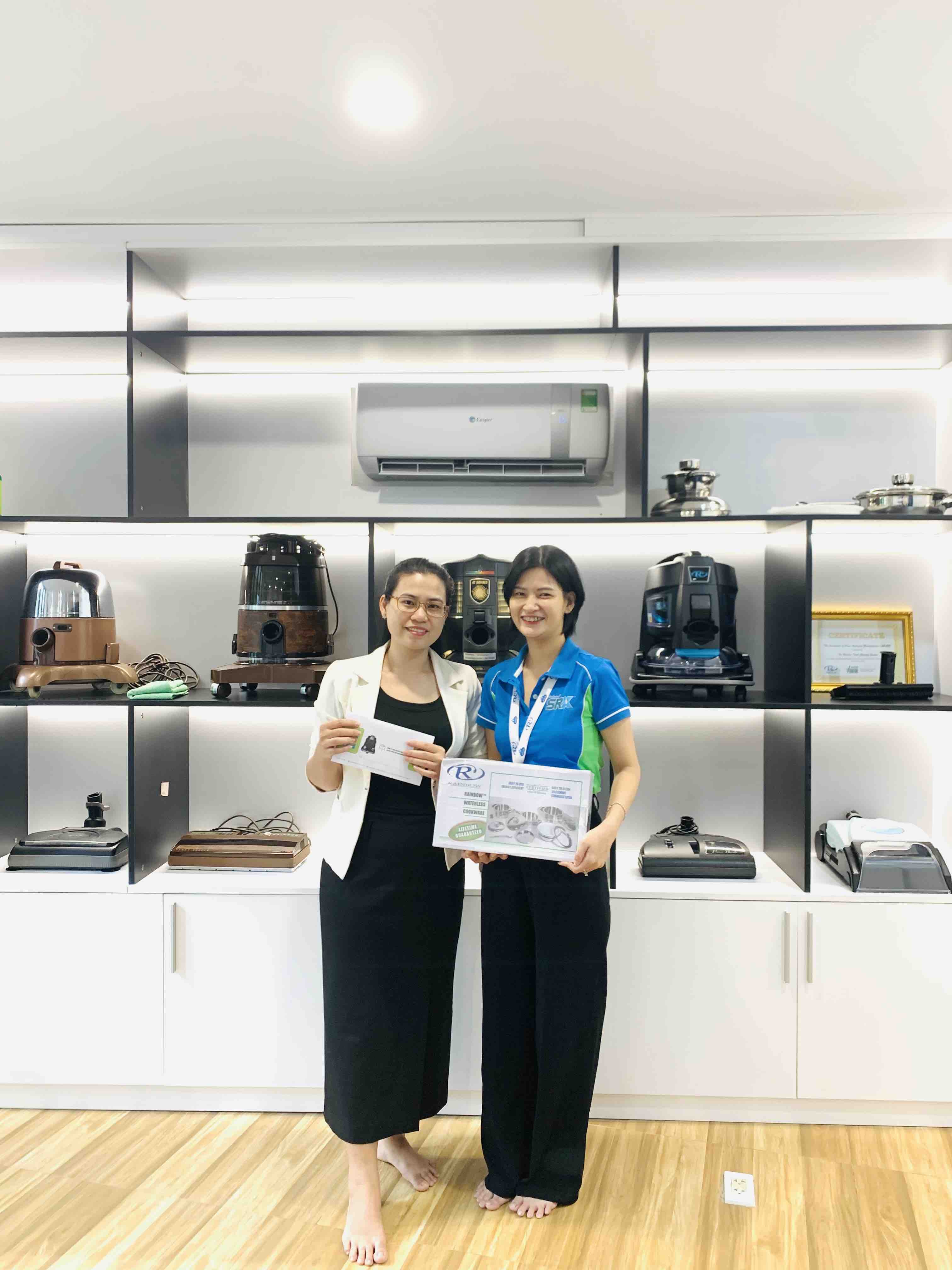 Khách hàng Bộ dụng cụ nấu ăn Nutristahl