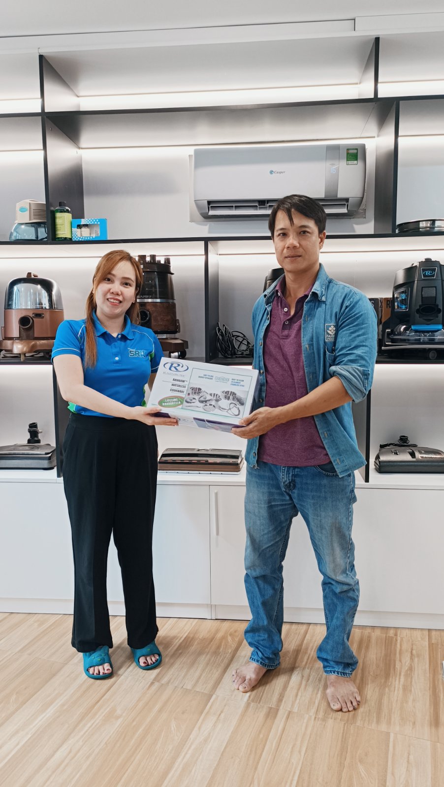 Khách hàng Bộ dụng cụ nấu ăn Nutristahl