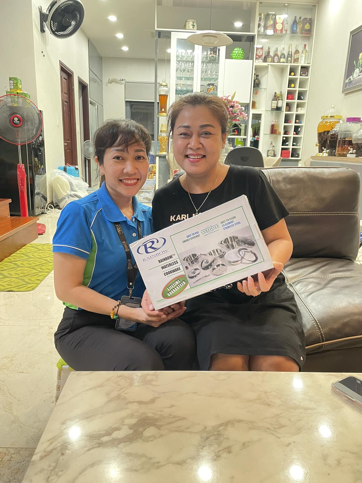 Khách hàng Bộ dụng cụ nấu ăn Nutristahl